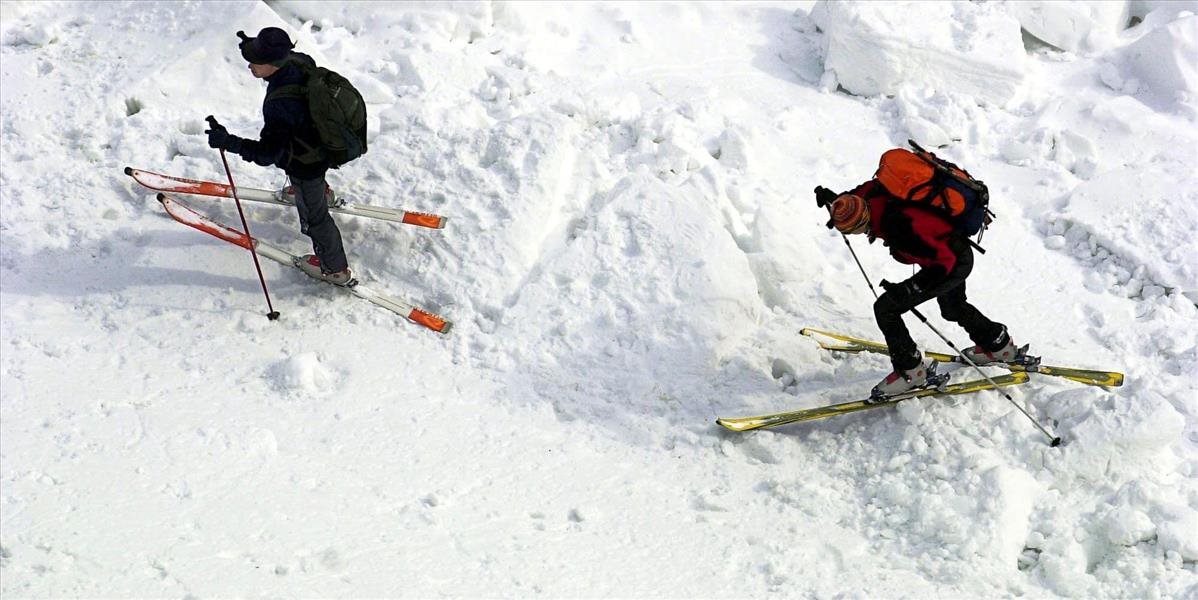 Nórskeho skialpinistu v Rakúsku zasypala lavína, jeho druh ho z nej vytiahol