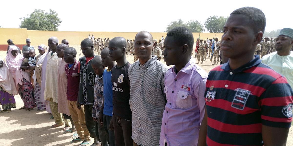 Armáda v Nigérii po prevýchove prepustila 244 údajných militantov z Boko Haram