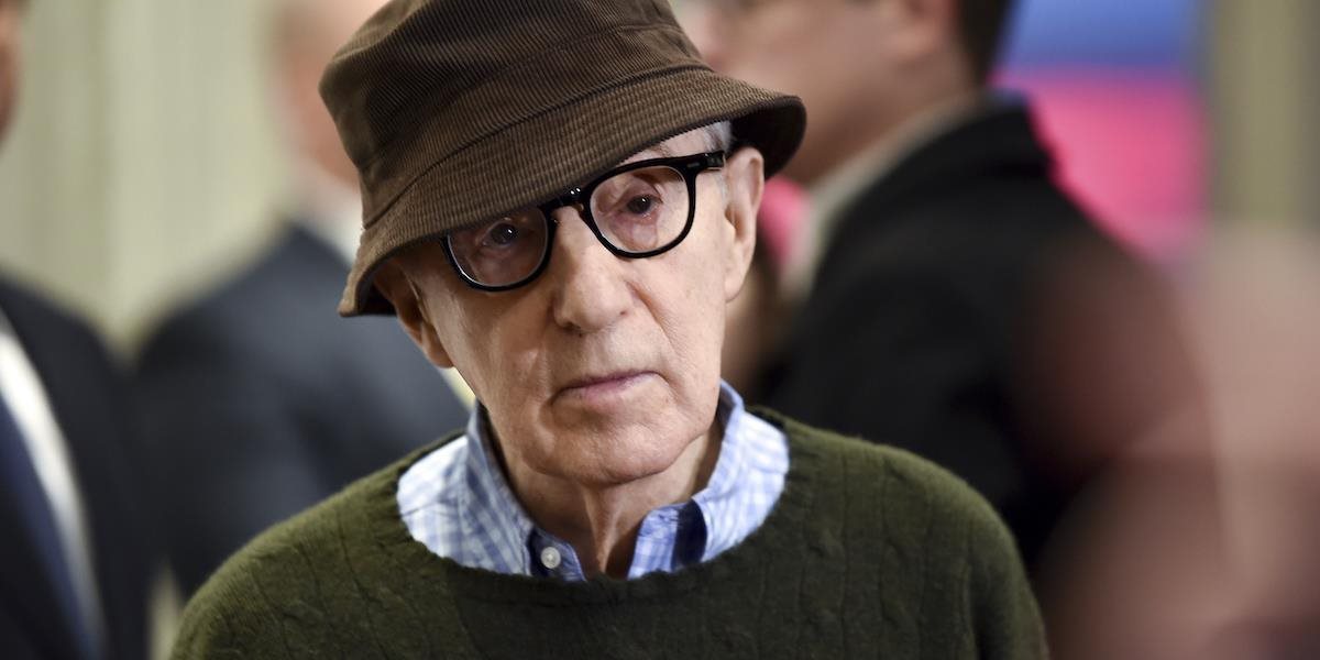 Adoptívna dcéra Woodyho Allena ho opäť obvinila zo zneužitia