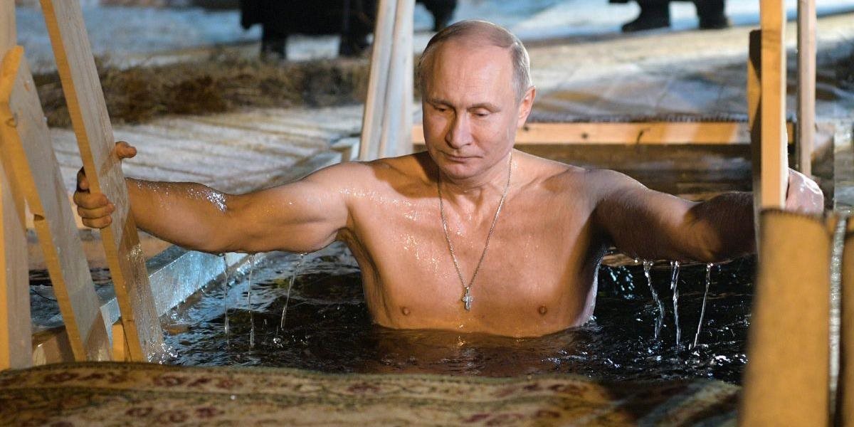 VIDEO Putin zas potvrdil, že je z ocele. Bez zábran sa ponoril do ľadovej vody