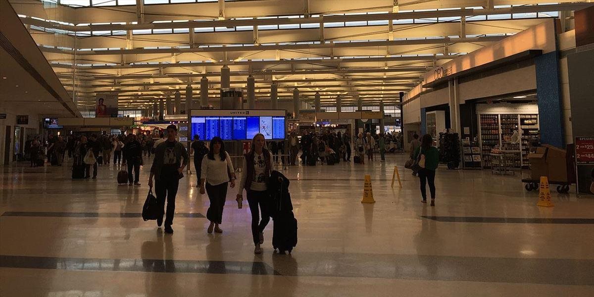 Na letisku Newark zatkli TV štáb, ktorý chcel natočiť reakciu bezpečnosti na bombu v batožine