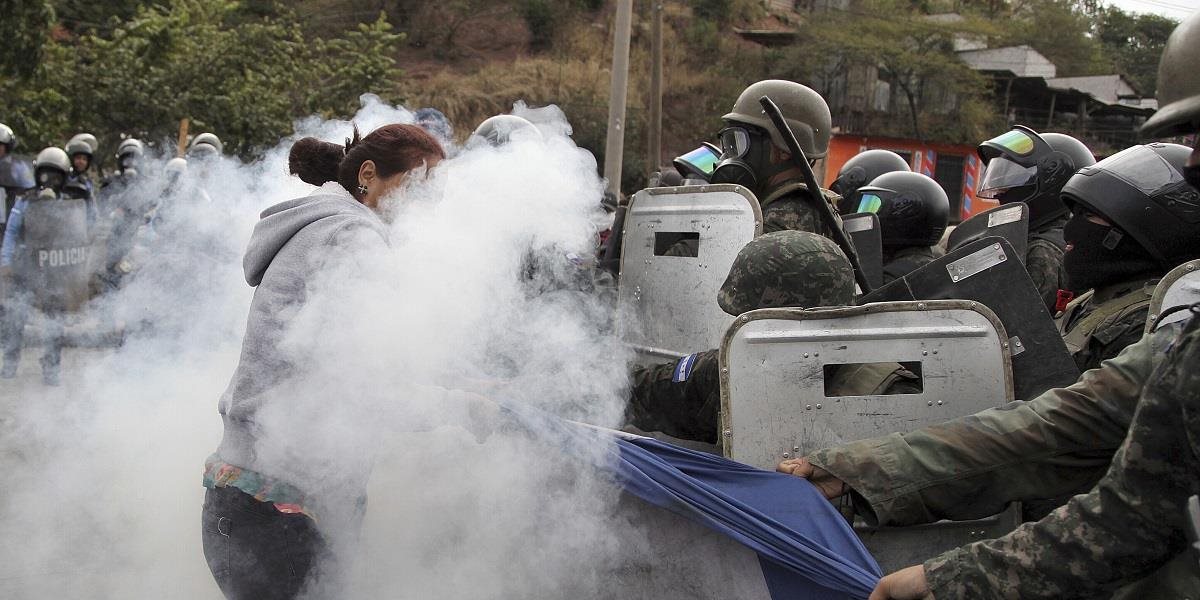 Nepokoje v Hondurase pokračujú, demonštranti blokujú cesty