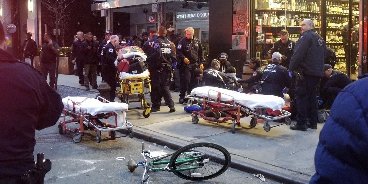 Na Manhattane sa strhla streľba, útočník zranil troch ľudí