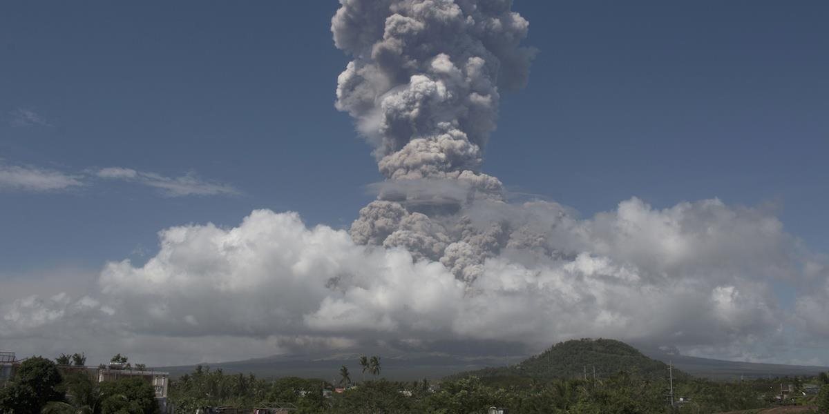 Na filipínskej sopke Mayon opäť hrozí nebezpečná erupcia