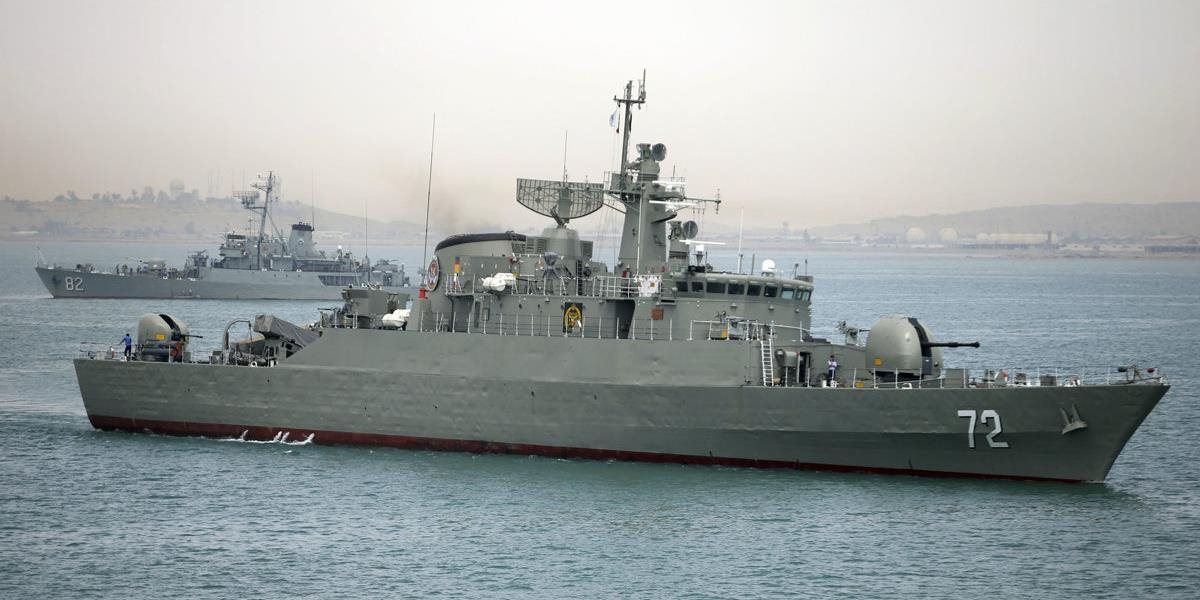 Iránske námorníctvo začalo vojenské cvičenia pri Hormuzskom prielive