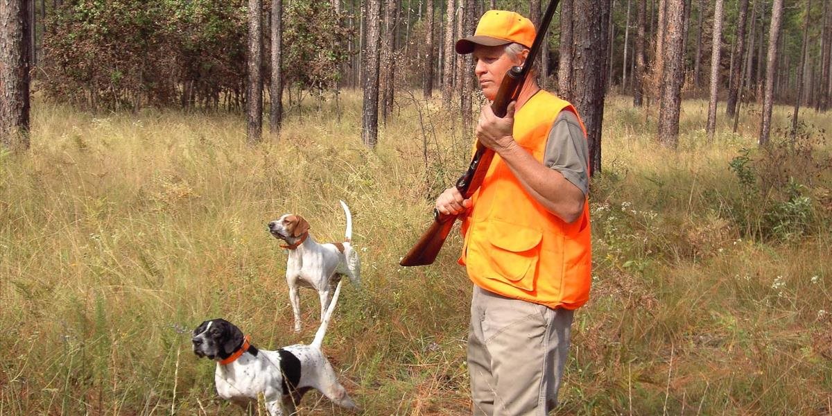 Pes nešťastnou náhodou smrteľne postrelil muža na poľovačke