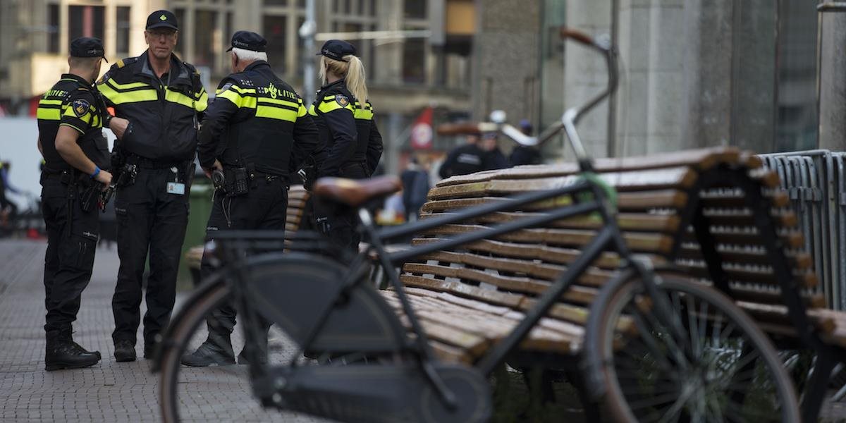 Holandská polícia má novú kompetenciu: Bude môcť na ulici vyzliekať ľudí