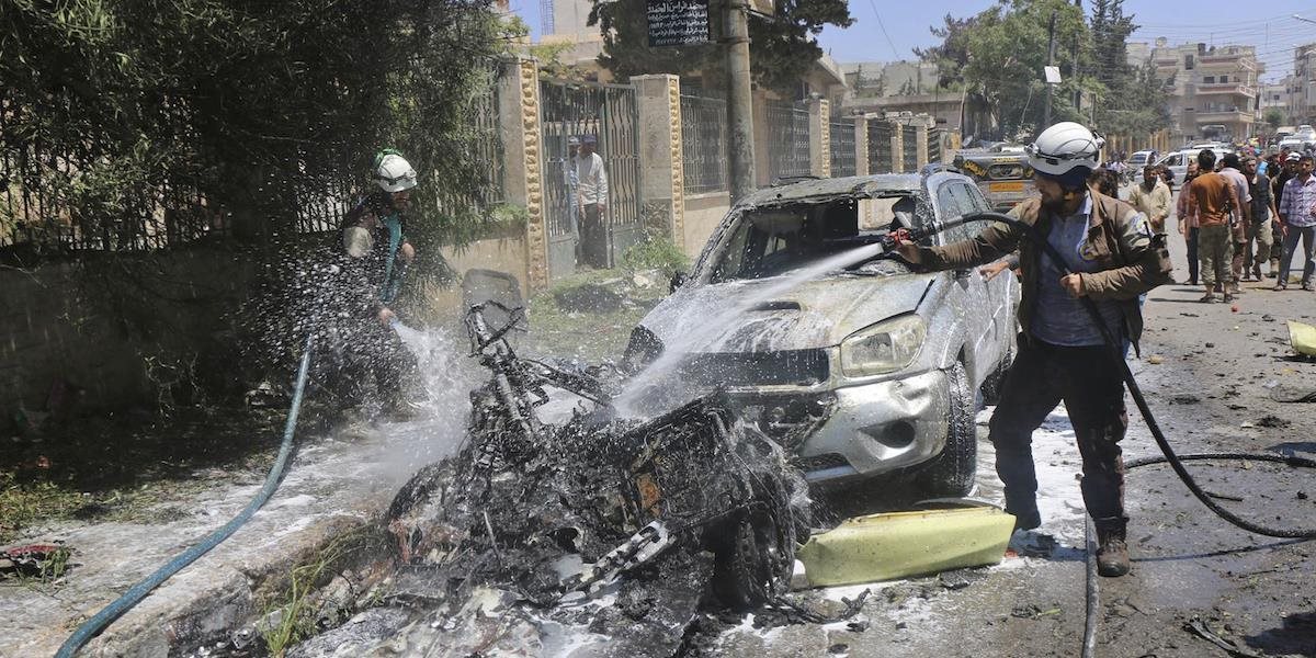 Pri mešite v Líbyi vybuchli dve autá, zahynulo najmenej 27 ľudí
