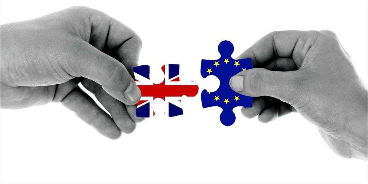 Občania EÚ sa budú môcť prisťahovať do Británie aj dva roky po brexite