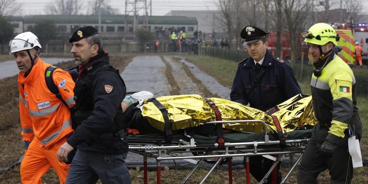 Pri Miláne sa vykoľajil vlak: Zahynuli dvaja ľudia, vyše 100 je zranených