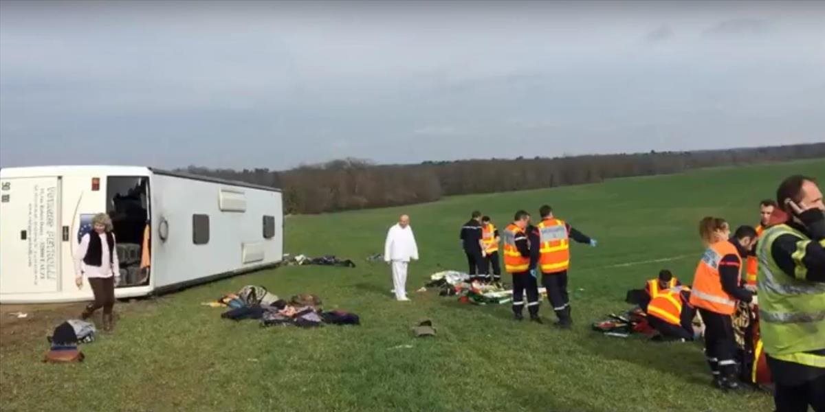 VIDEO Nehoda školského autobusu si vyžiadala 27 zranených