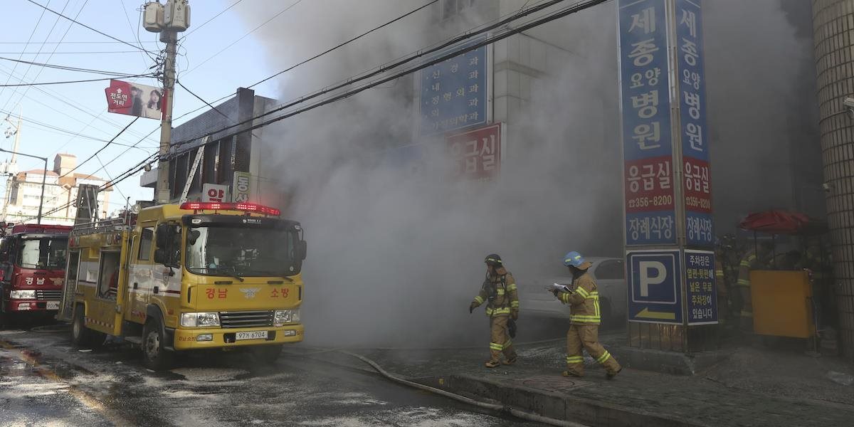 FOTO Pri požiari v juhokórejskej nemocnici zomrelo najmenej 41 ľudí, zranilo sa vyše 70