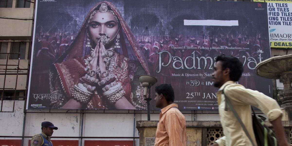 FOTO+VIDEO Fiktívna princezná z filmu doslova obrátila Indiu hore nohami, ženy hrozia samovraždou