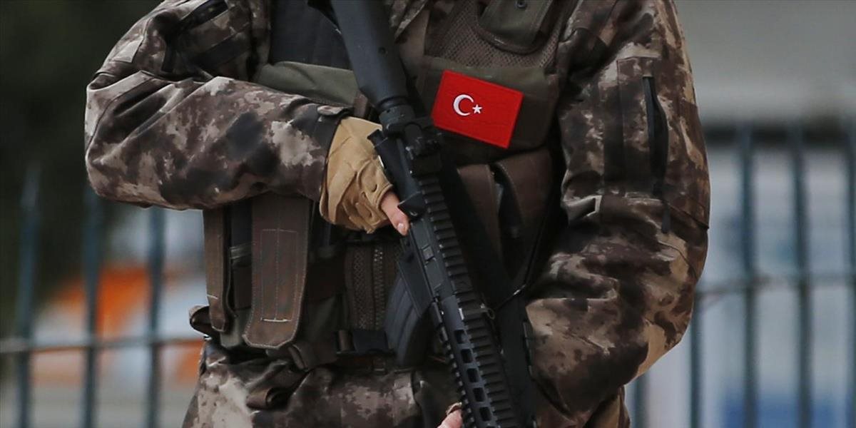 Sýrski kurdskí bojovníci strieľali do blízkosti tureckých novinárov