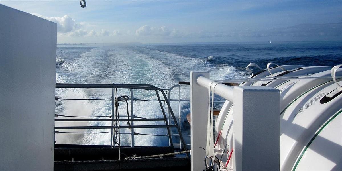 Pri Kiribati je už týždeň nezvestná loď s 50 ľuďmi na palube