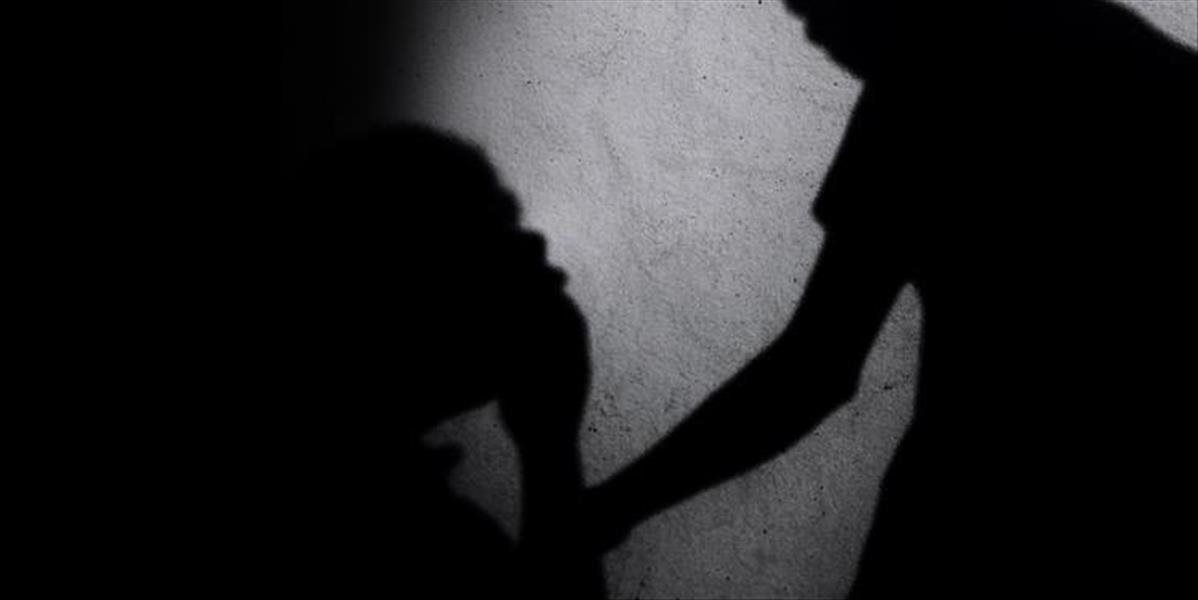 OTRASNÉ Dievčatko znásilňoval školník tak dlho, až otehotnela
