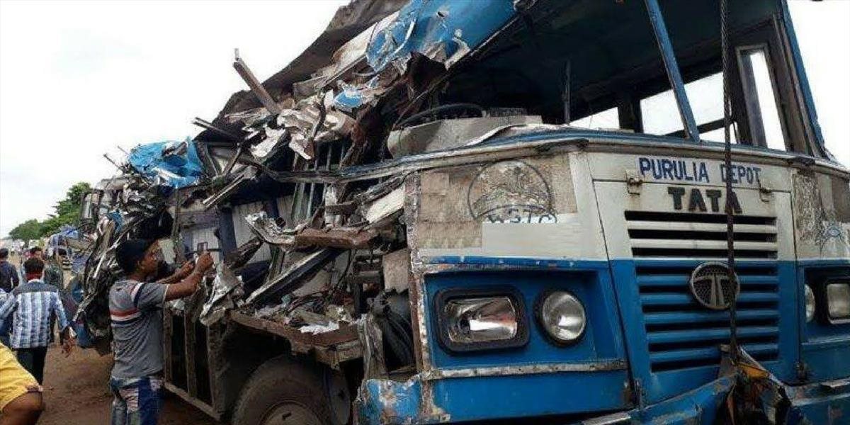 Pri havárii autobusu v Indii zahynulo vyše 40 ľudí, niektorí sú naďalej nezvestní