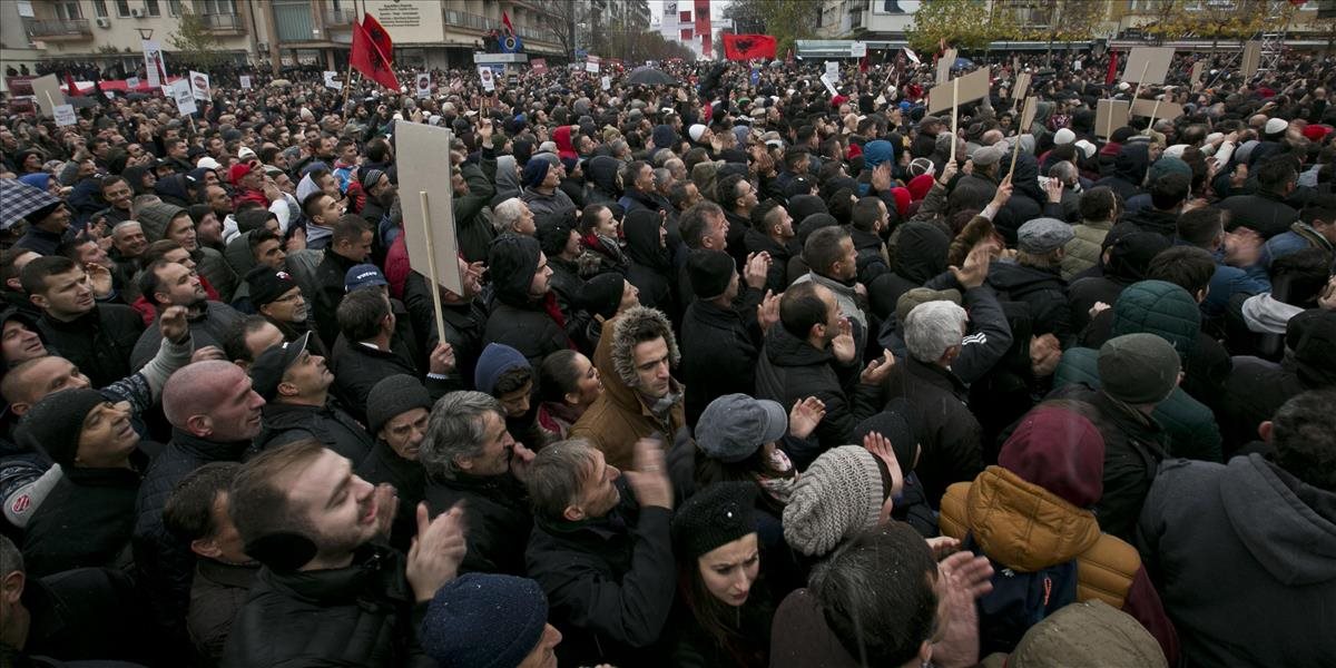 FOTO Kosovské ulice zaplnili demonštranti, protestujú proti extrémne znečistenému ovzdušiu