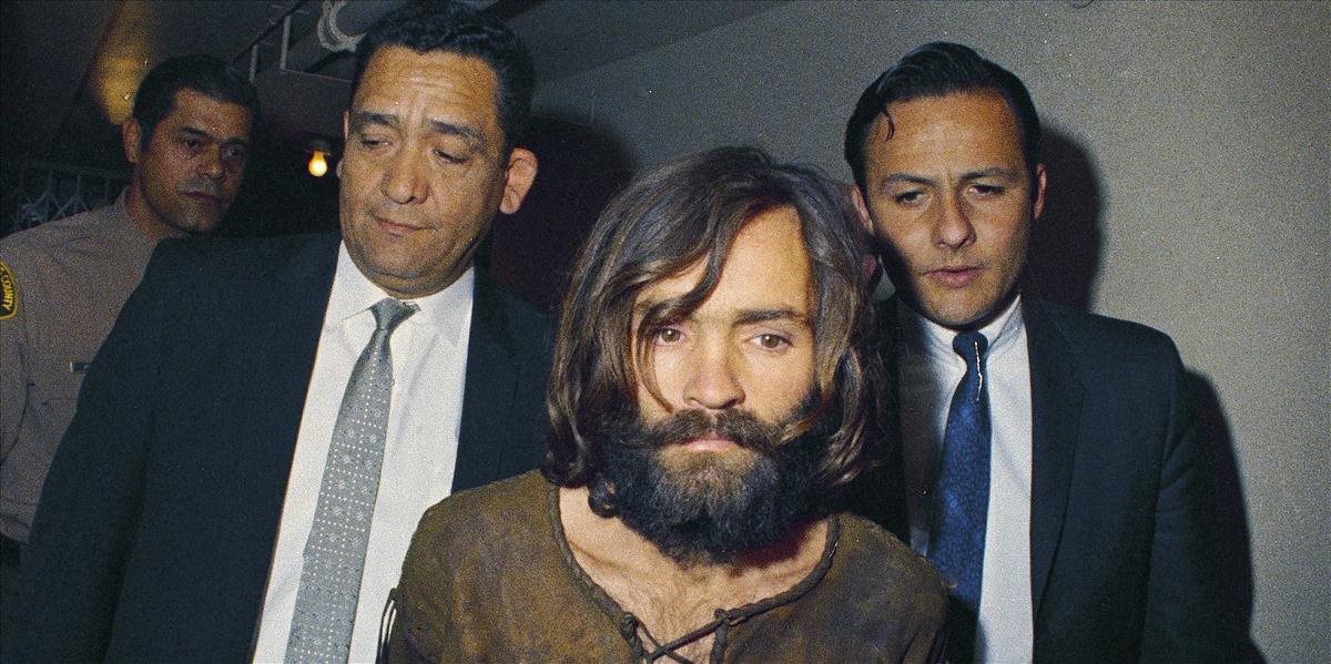 Dediči po známom americkom zločincovi Mansonovi sa hádajú o jeho pozostatky