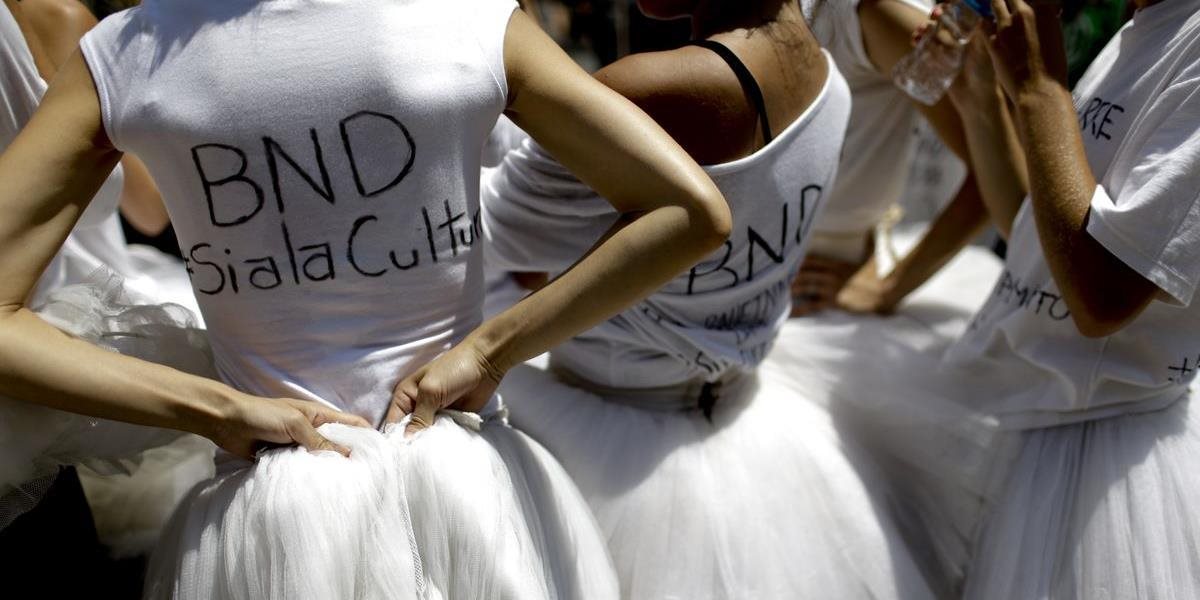 FOTO Najkrajší protest na svete! Tanečníci baletu demonštrovali proti vláde v Buenos Aires po svojom