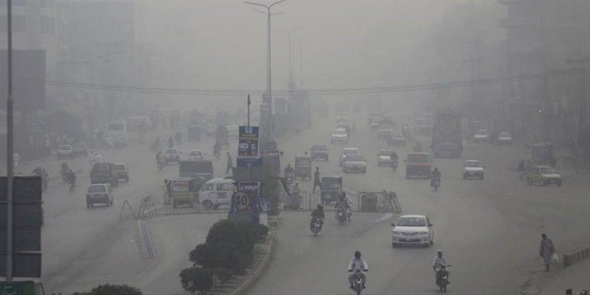 V Teheráne zostanú všetky školy v utorok zavreté pre smogové znečistenie