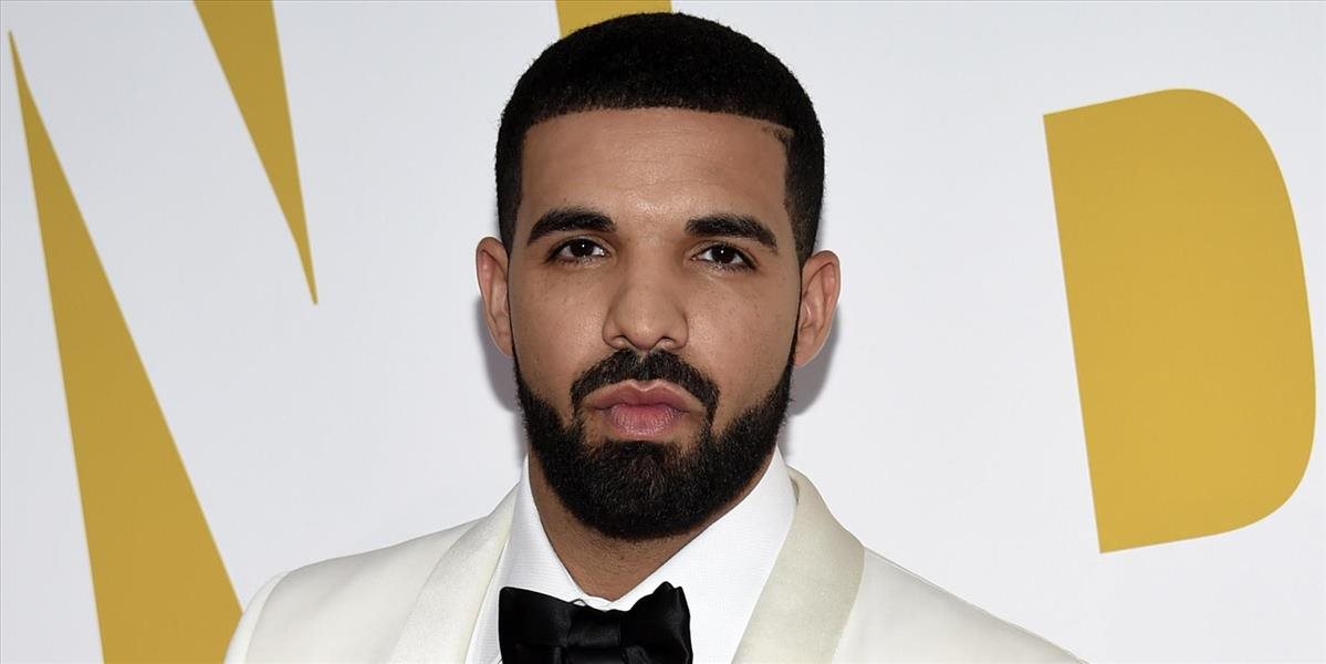 Drake prekvapil strednú školu v Miami, zrazu prišiel a natočil tam videoklip