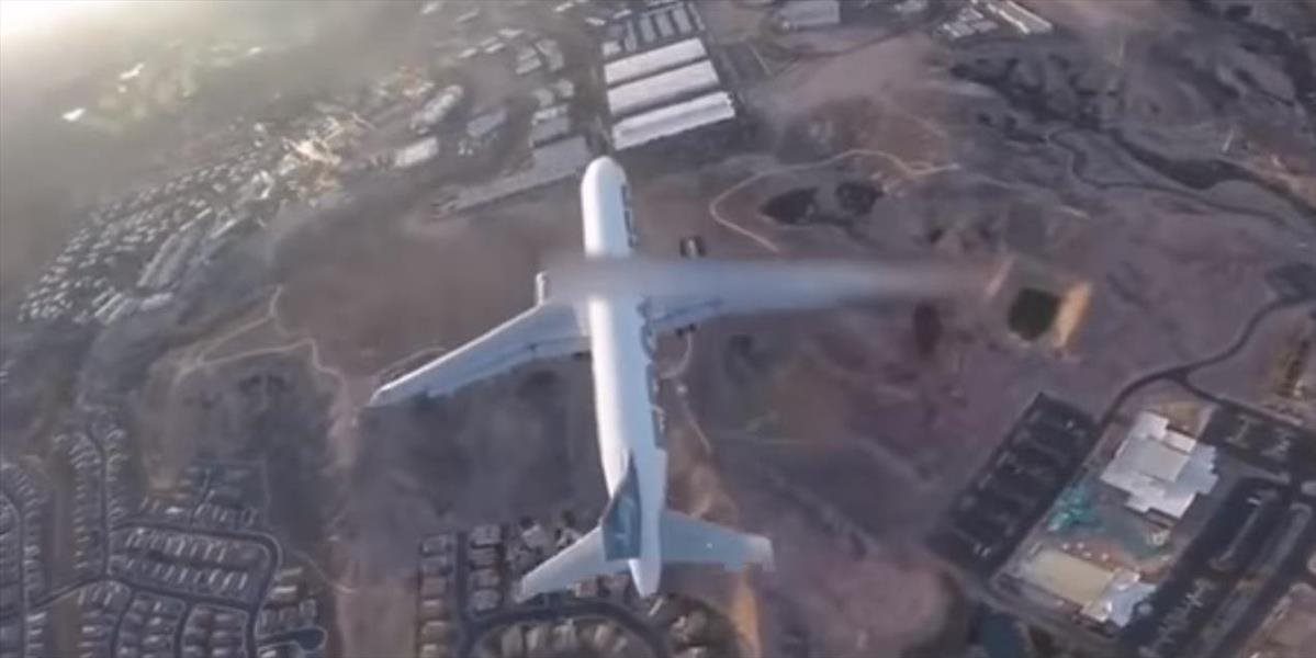 VIDEO Hazardér! S dronom natáčal v nebezpečnej blízkosti pristávanie lietadla
