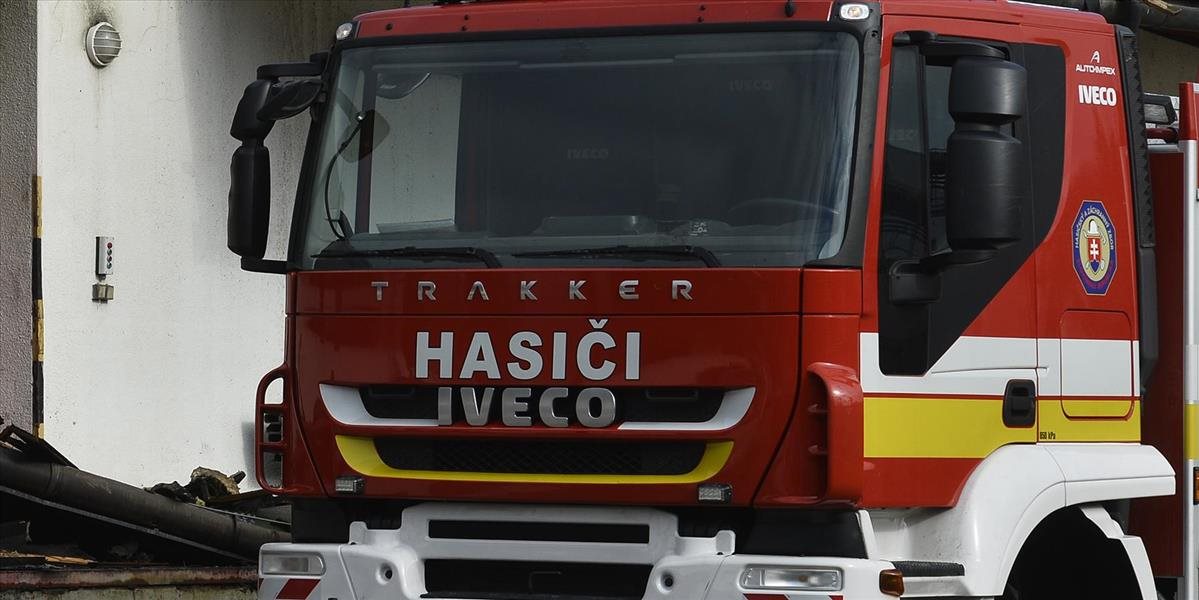 V Pezinku horel vo vinohrade dom, zasahovalo desať hasičov