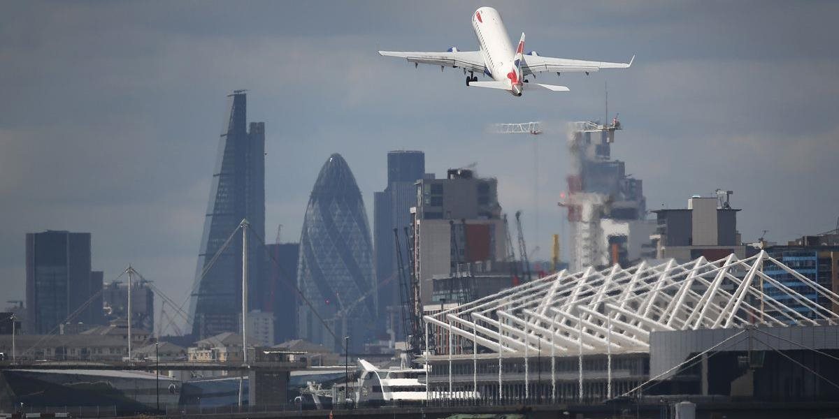 Letisko London City opäť otvorilo svoje brány, bombu z Temže sa podarilo úspešne odstrániť