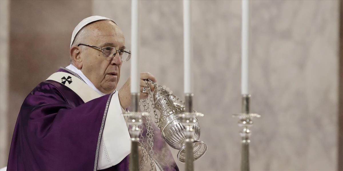 Pápež nariadil vyslúženým prelátom, aby sa vzdali luxusu a túžby po moci