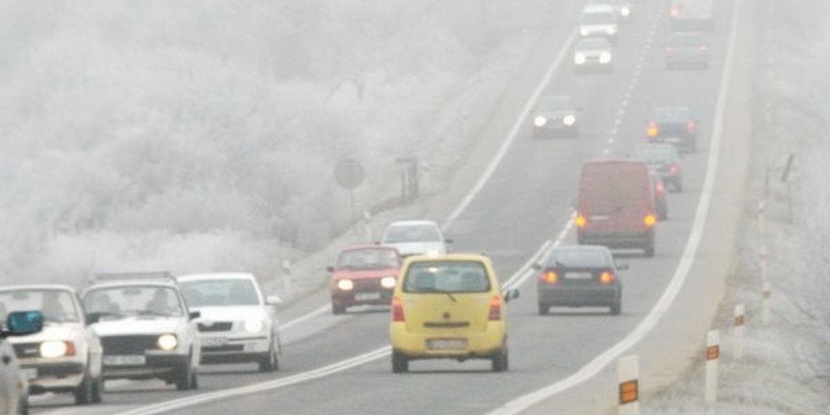 Meteorológovia varujú vodičov zo západného Slovenska, na cestách sa môže tvoriť poľadovica!