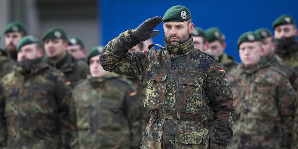 Nemeckej armáde chýbajú pre misiu NATO okrem tankov aj vesty či stany