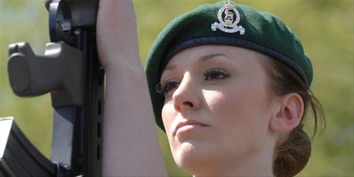 Ženy v britskej armáde sú šikanované mužmi preto, že sú dobré