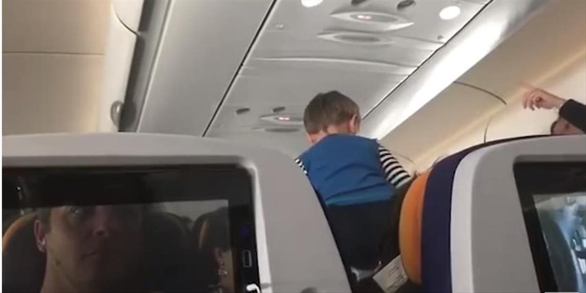 VIDEO Ľudia v lietadlách požadujú sekcie bez detí, ich správanie hraničí s týraním
