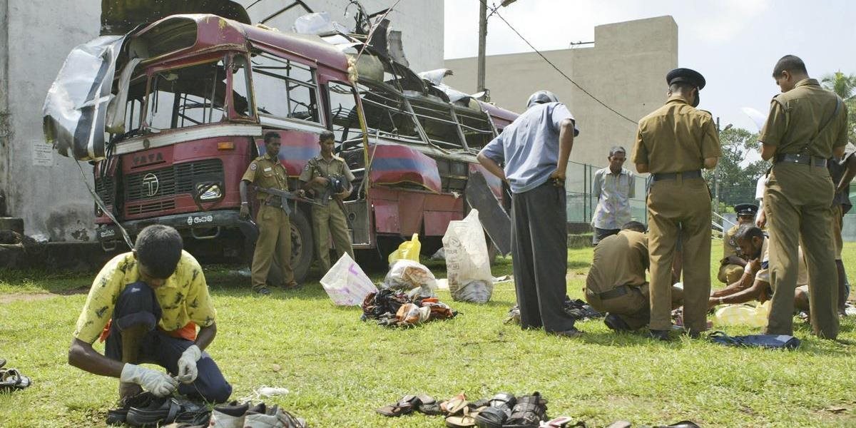 Na Srí Lanke explodoval autobus. Príslušník bezpečnostných zložiek prevážal v batožine granát, ktorý pravdepodobne samovoľne vybuchol