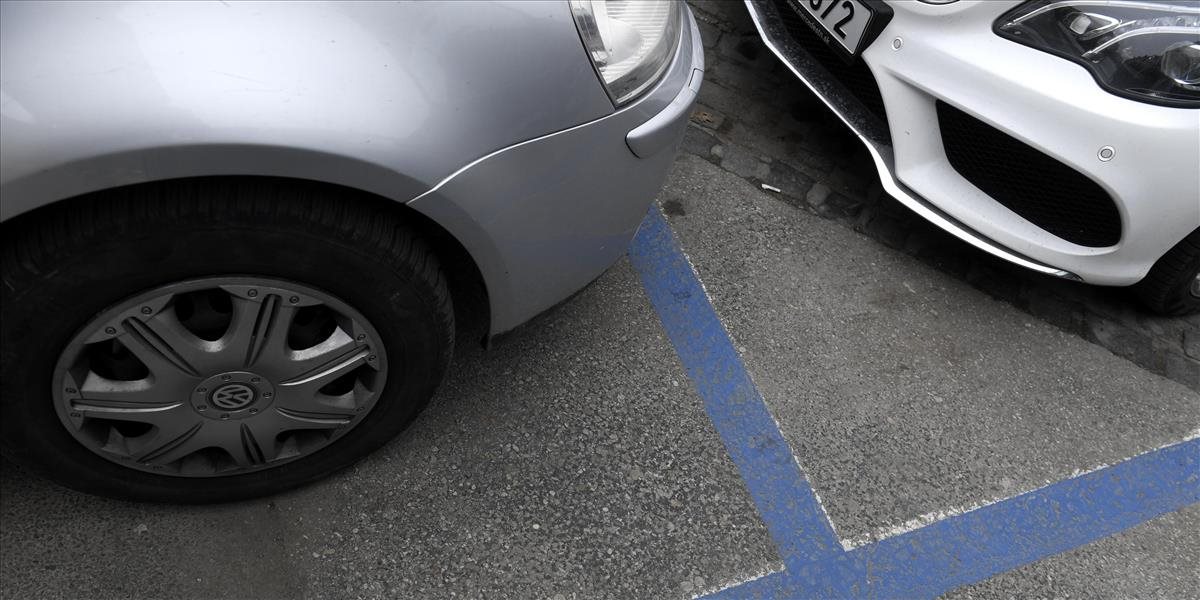 Parkovacia politika v Bratislave naďalej ostáva v platnosti len na papieri