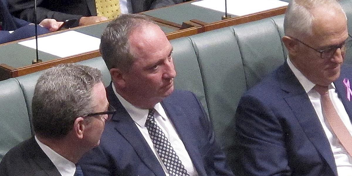 Austrálsky vicepremiér Barnaby Joyce oznámil, že v pondelok odstúpi z funkcie