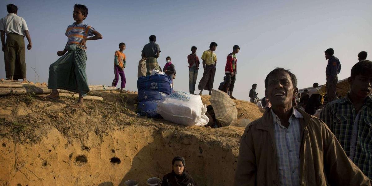 Mjanmarská vláda zrovnala so zemou desiatky rohinských dedín