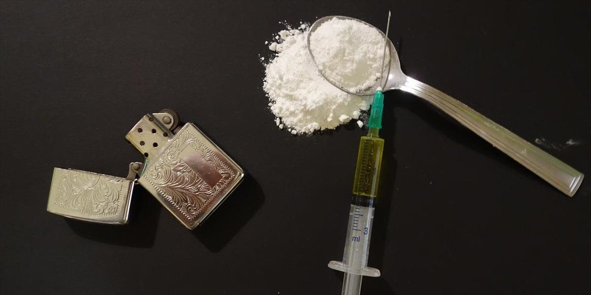 Anglicko chce drogovú kriminalitu riešiť kontroverzným spôsobom: Závislým bude dávať heroín