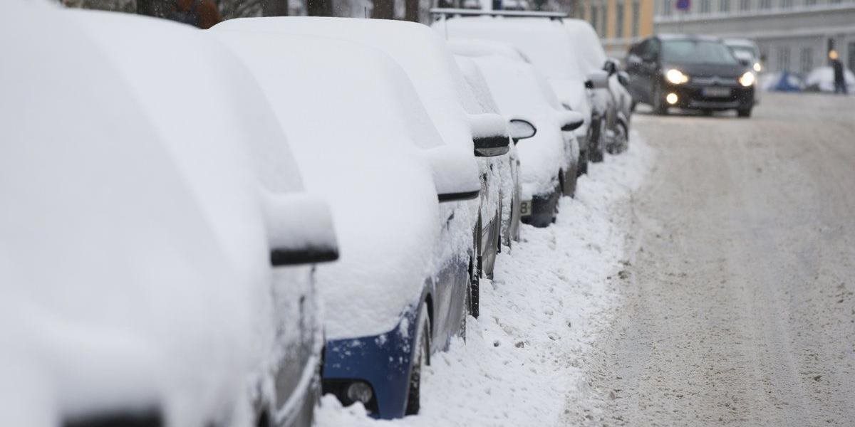 Rumunsko zasiahla snehová víchrica, v dôsledku zlého počasia už zahynuli traja ľudia