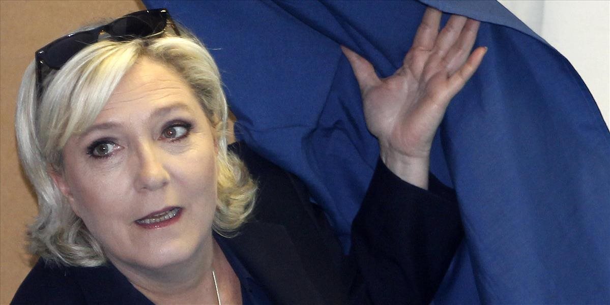 Francúzska prokuratúra vzniesla predbežné obvinenie voči Marine Le Penovej pre fotografie IS