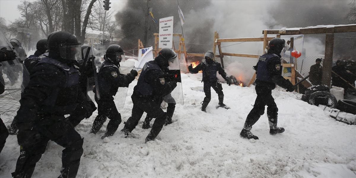 Ukrajinská polícia zadržala 100 odporcov vlády a zlikvidovala ich stanový tábor