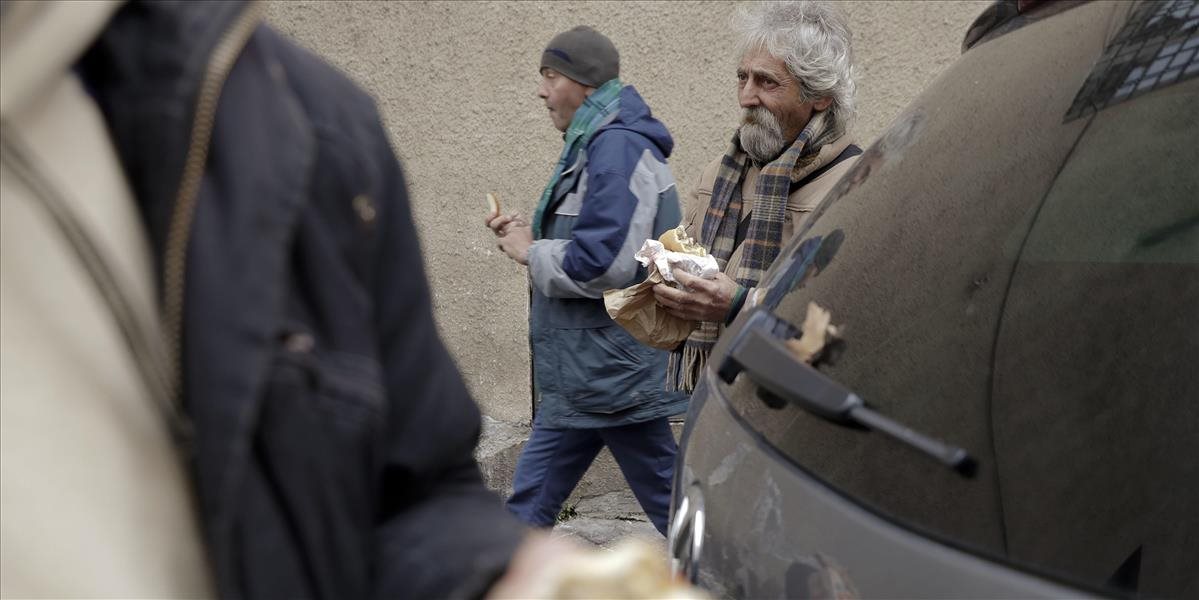 Desiatky ľudí pomohli postarať sa o bezdomovcov ohrozených mrazmi