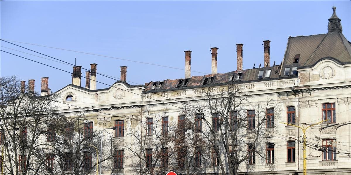 Železnice odhadli škodu po požiari historickej budovy na 740 000 eur