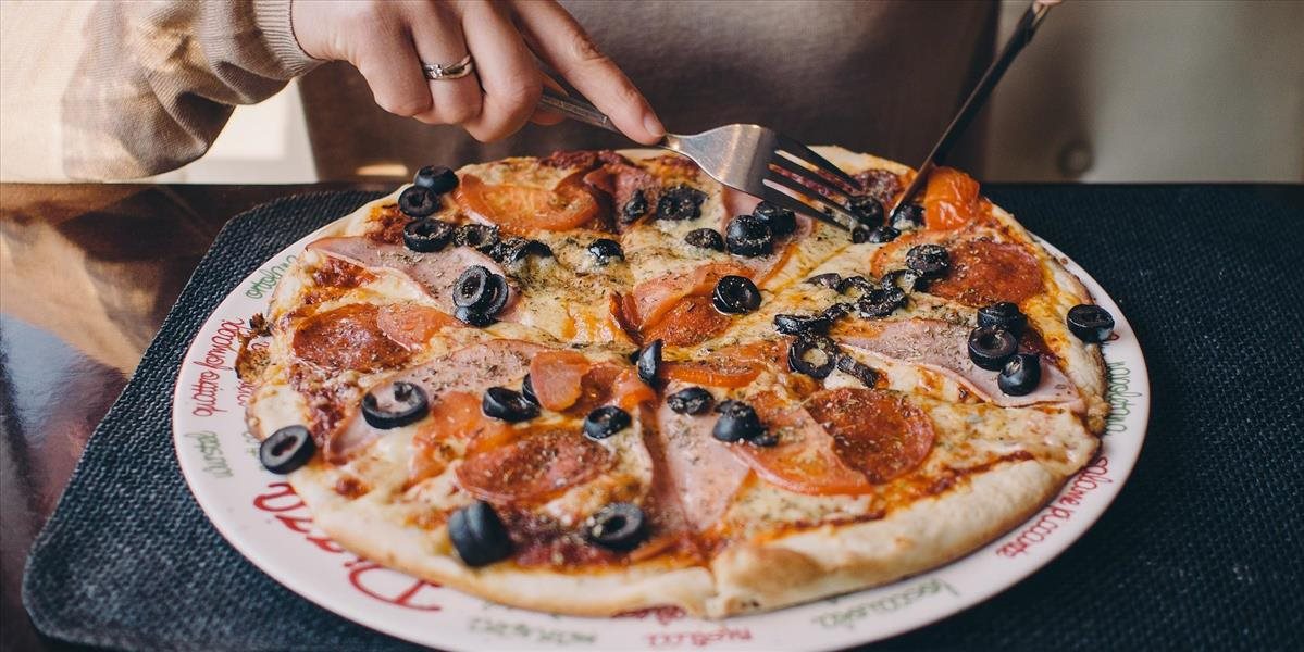 Čo je diétnejšie na raňajky, pizza alebo miska cereálií? Odborníčka šokuje