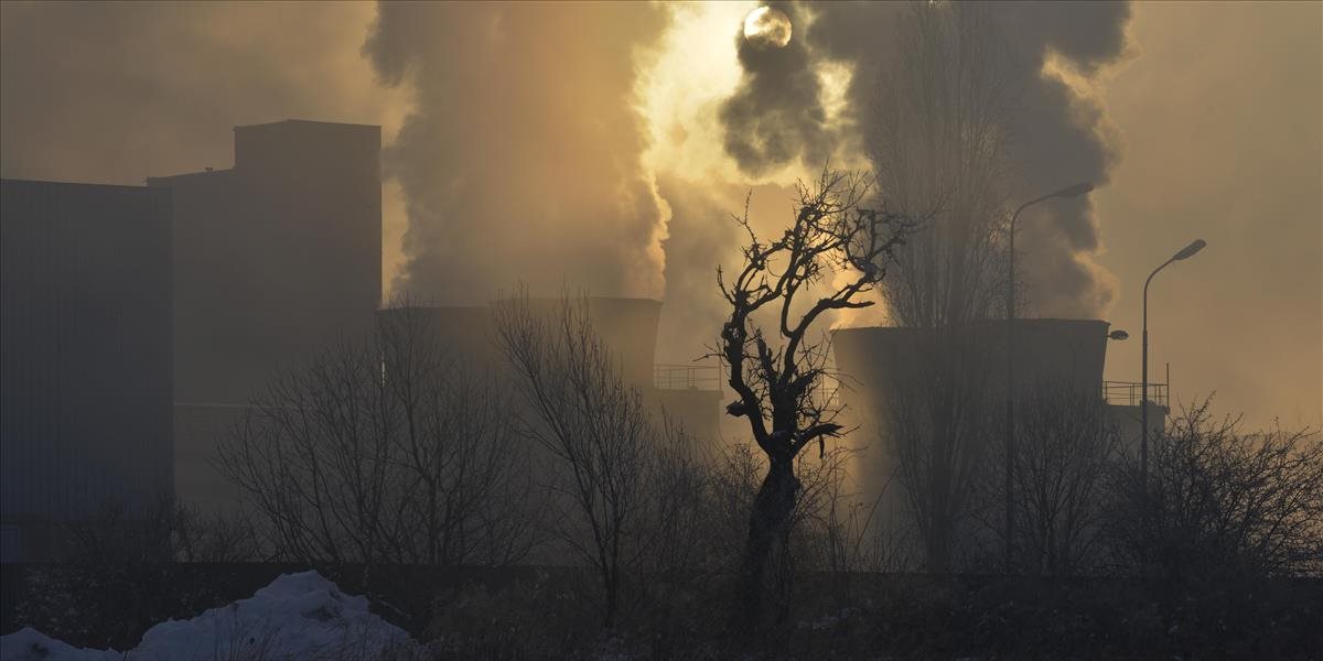Viaceré mestá na Slovensku trápi smog, vodiči si musia dávať pozor na hmlu