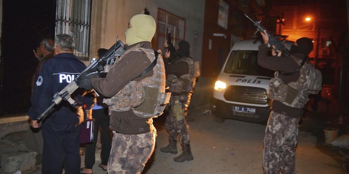 Turecká polícia zadržala 13 domnelých militantov z Islamského štátu, ktorí plánovali útok