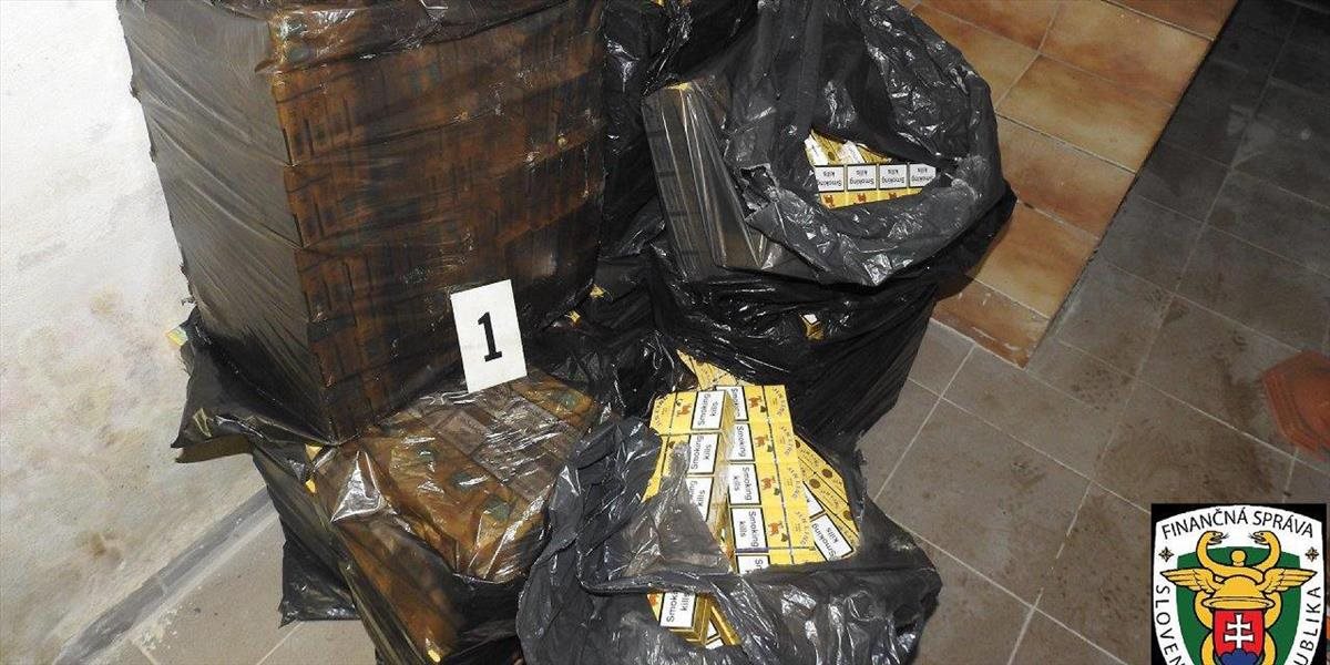 Colníci zadržali 1043 balení neoznačených cigariet
