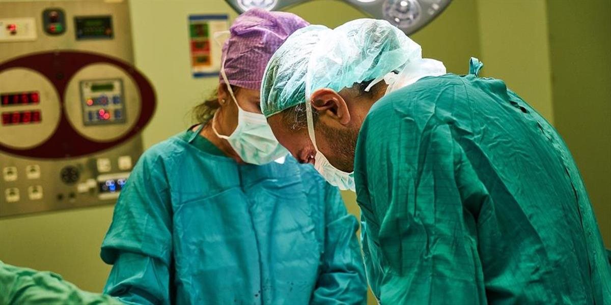 Slovákom už v Prahe začali transplantovať pľúca, zákrok má už za sebou prvá pacientka