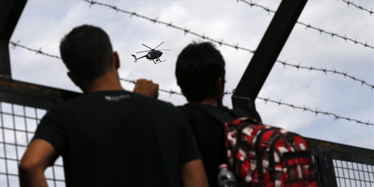 Maďarská polícia na boj proti pašovaniu migrantov lietadlom nasadila vrtuľník